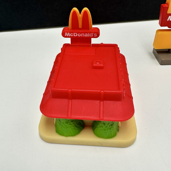 McDONALD'S 2025 Lil McDonalds #2 Restaurant & #14 Miniature Sign Lot of 2 Toys - Picture 3 of 10